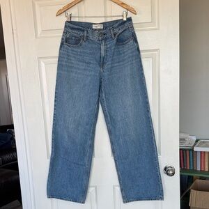 NWT Abercrombie & Fitch The Ultra Loose Low Rise Jeans (Curve Love)